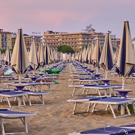 Comfortable Flat With Sea View In Μπιμπιόνε