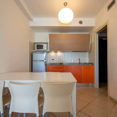 Comfortable Flat With Sea View In * Μπιμπιόνε