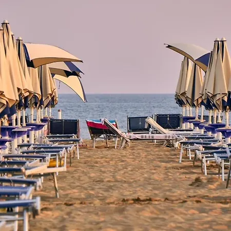 Comfortable Flat With Sea View In Μπιμπιόνε