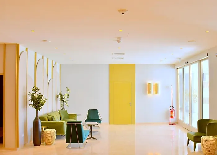 Comfortable Flat With Sea View In Апартаменти